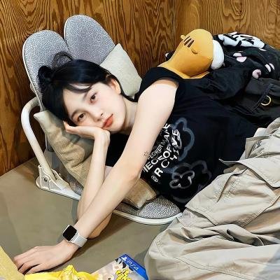 戴金色面具的男子 封面